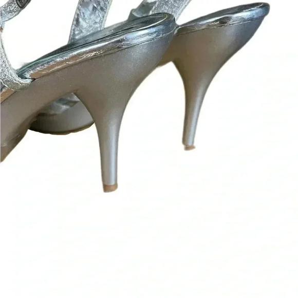 Wild Rose Metallic Silver Heeled Sandals sz 6​ - Picture 4 of 8